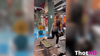 Wbery Sentadillas en el Gimnasio Filtro