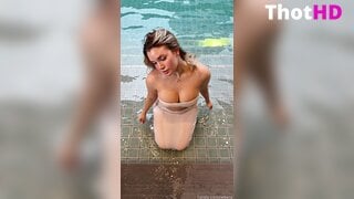 Wbery Tease am Poolrand OF