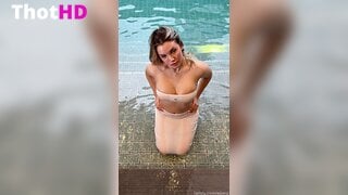 Wbery Tease au Bord de la Piscine OF