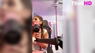 Violet Summers Si Masturba davanti alla Telecamera OnlyFans