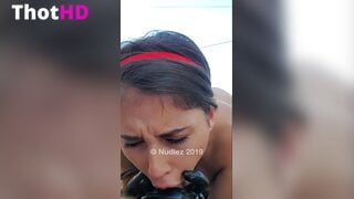 Violet Summers Follando en la Piscina Leak