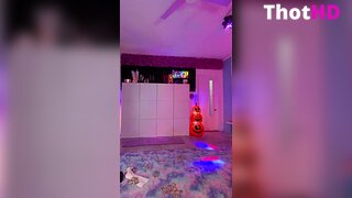 Violet Summers Masturbándose con Dildo OF
