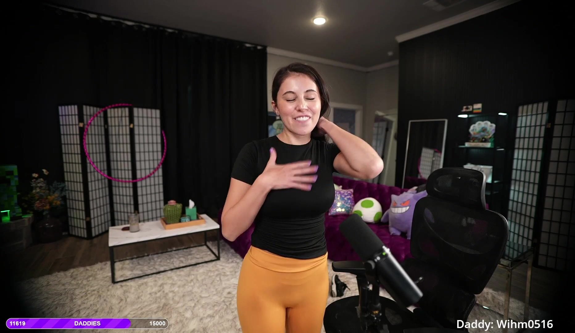 Violet Summers Teasing Caméra OnlyFans