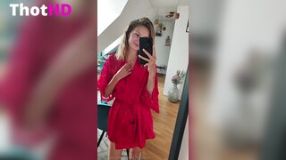 Itsmethessy Selfie Miroir en Robe de Dentelle Rouge OF