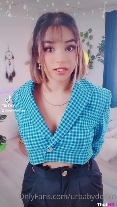 Lela Sohna TikTok flashing breast
