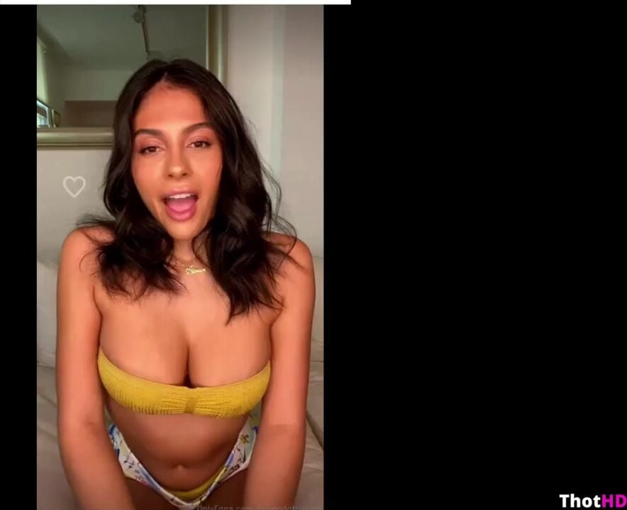 Amanda Trivizas onlyfans live show