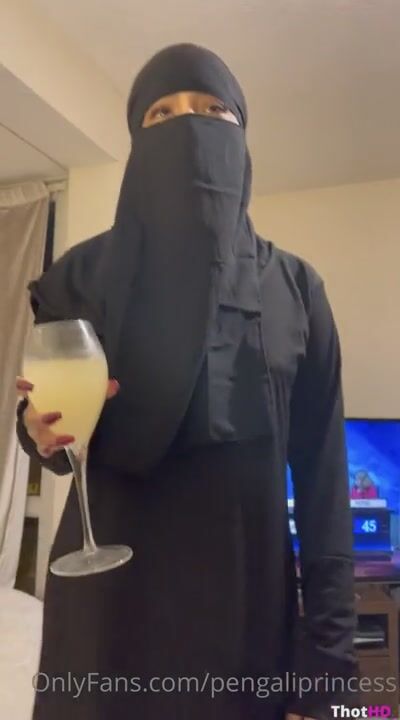 Yasmina Khan aka PengaliPrincess of Video 33