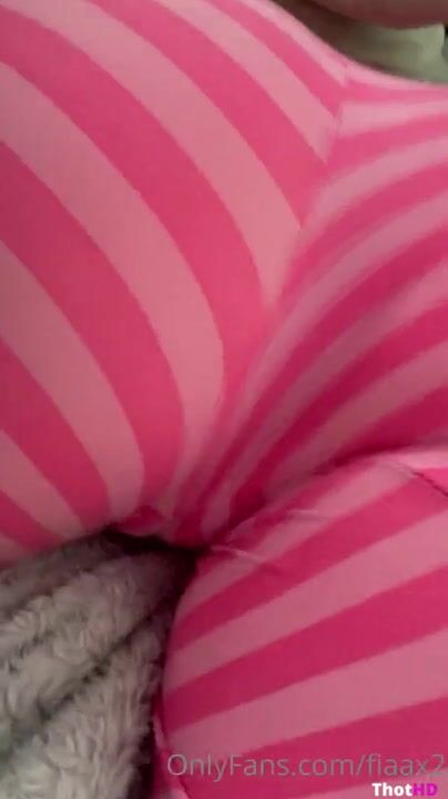 Safiyaax aka Fiaax2 Rubbing Cunt of