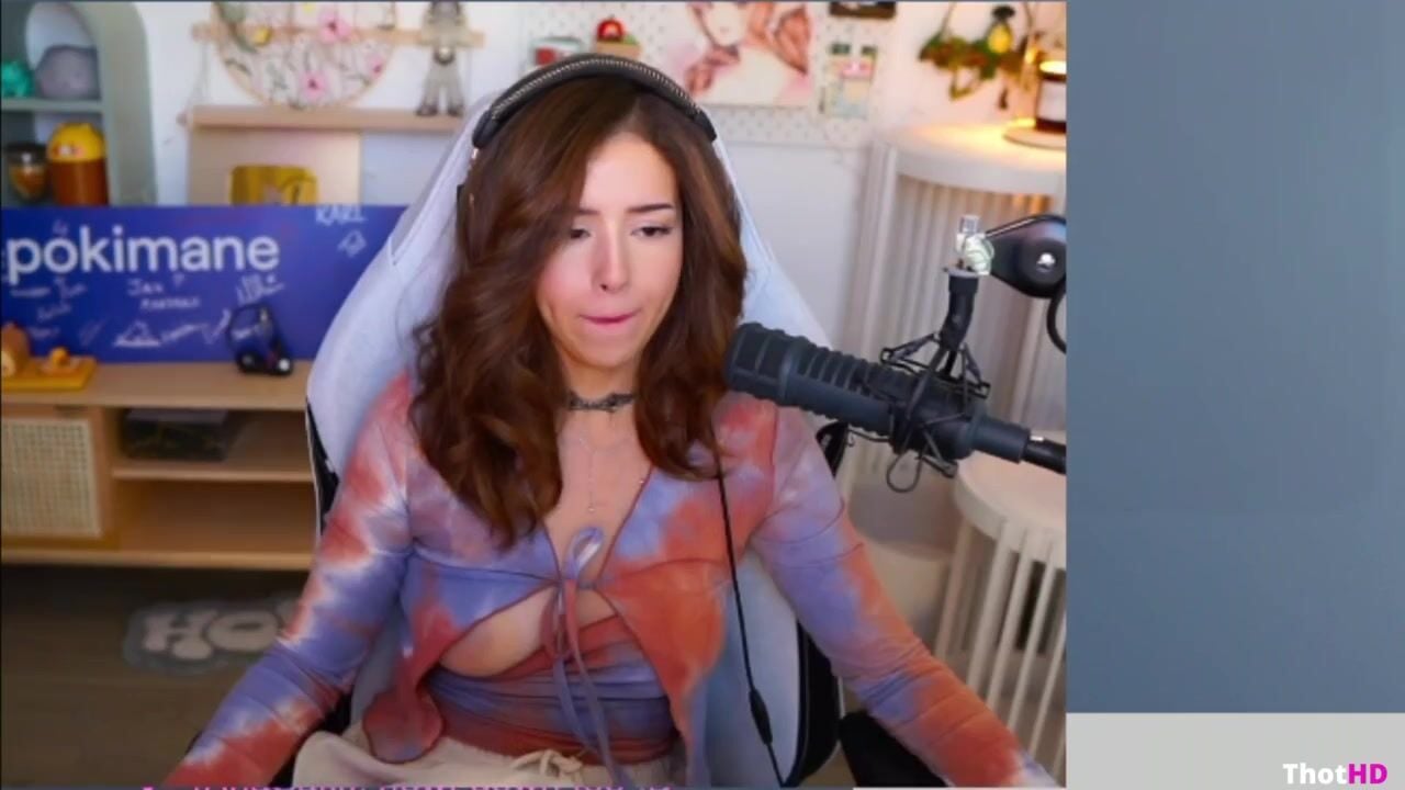 Pokimane Twitch Live Stream Flashing Tittie Full HD Zoomed
