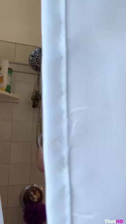 Riley Reid Showering Shaving of