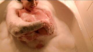 Korina Kova HD Naked stretch and bubble bath