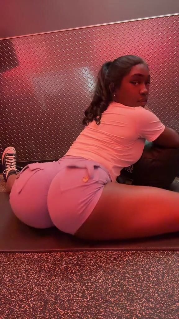 Naomi Allure aka Naomihendrixxx Shorts Butt ONLYFANS