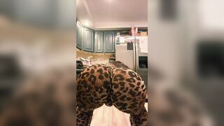 Naomi Allure aka Naomihendrixxx Leggings Butt ONLYFANS