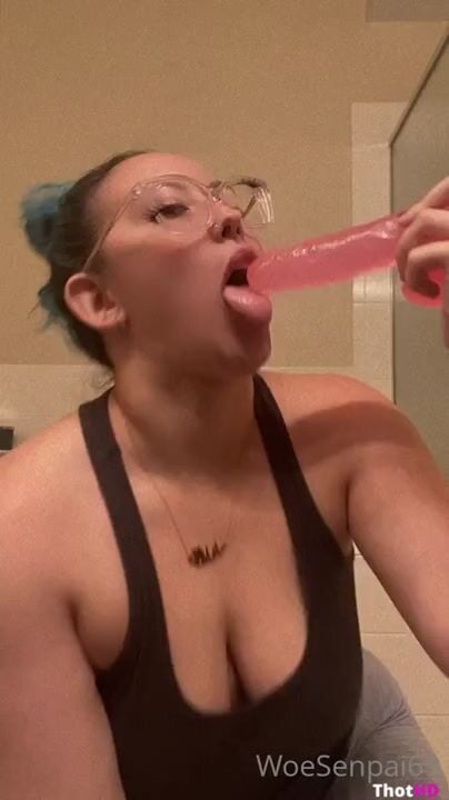 woe alexandra Dildo SUCK OF