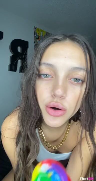 Senya Hardin Blowing Candy Dildo ONLYFANS